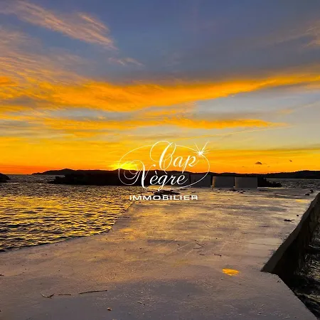 Pieds Dans L'eau Pour 10 Personnes Avec Port Privé Et Rooftop à Cavalière Villa Le Lavandou