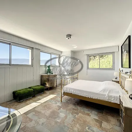Pieds Dans L'eau Pour 10 Personnes Avec Port Privé Et Rooftop à Cavalière *