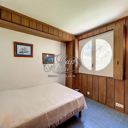 Villa Pieds Dans L'eau Pour 10 Personnes Avec Port Prive Et Rooftop A Cavaliere Le Lavandou