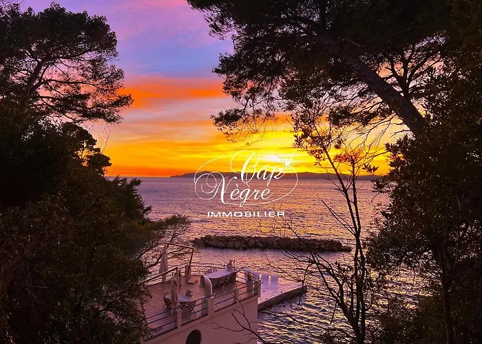 Pieds Dans L'eau Pour 10 Personnes Avec Port Prive Et Rooftop A Cavaliere Villa