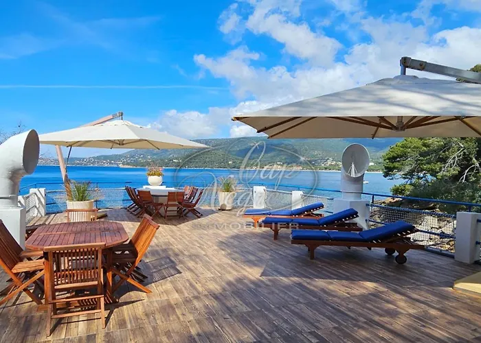 Βίλα Pieds Dans L'eau Pour 10 Personnes Avec Port Prive Et Rooftop A Cavaliere Le Lavandou