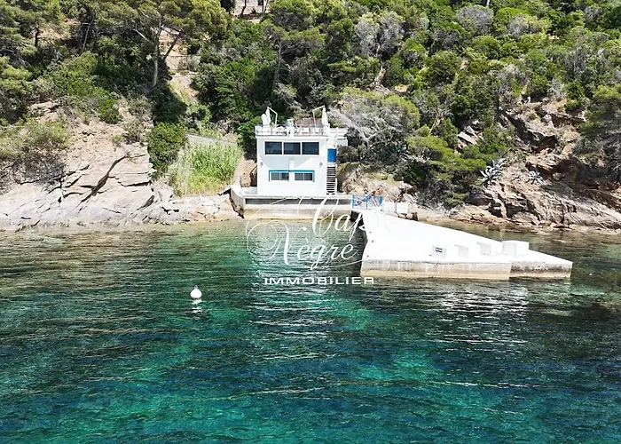 Pieds Dans L'eau Pour 10 Personnes Avec Port Prive Et Rooftop A Cavaliere * Le Lavandou