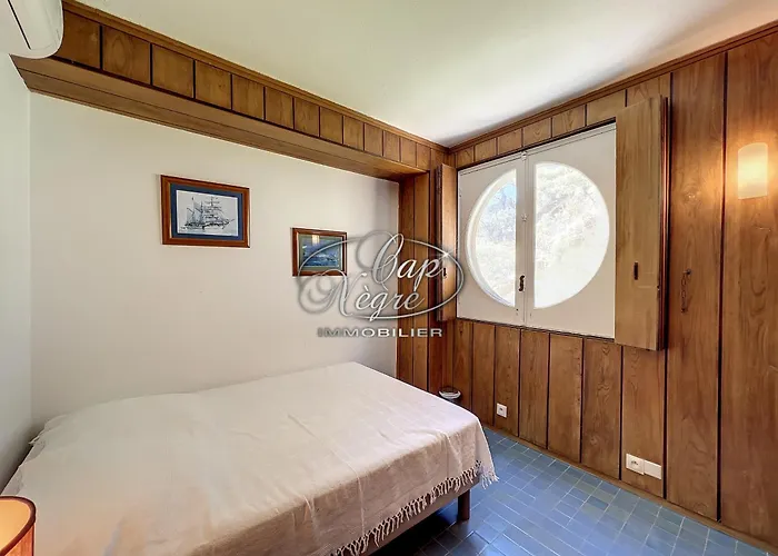 Villa Pieds Dans L'eau Pour 10 Personnes Avec Port Prive Et Rooftop A Cavaliere Le Lavandou