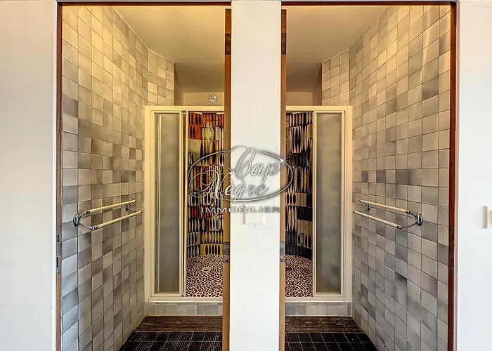 Pieds Dans L'eau Pour 10 Personnes Avec Port Prive Et Rooftop A Cavaliere *