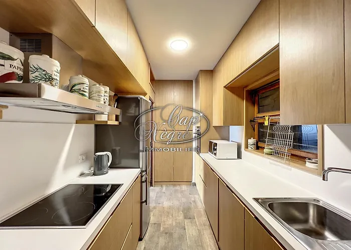 Pieds Dans L'eau Pour 10 Personnes Avec Port Prive Et Rooftop A Cavaliere Le Lavandou