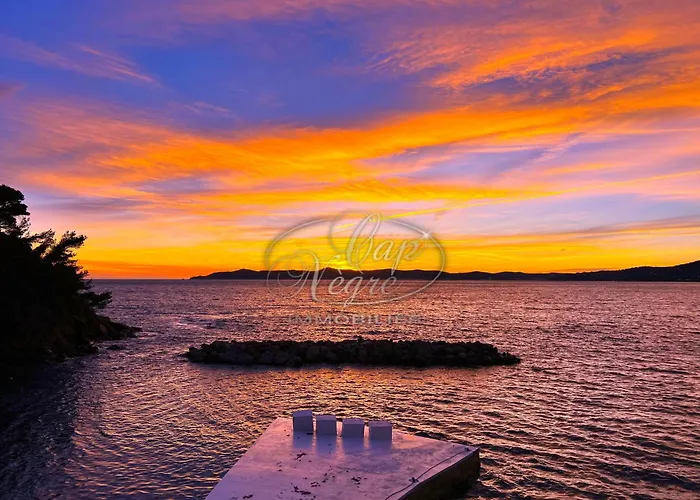 Pieds Dans L'eau Pour 10 Personnes Avec Port Prive Et Rooftop A Cavaliere